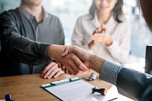Client shaking hands with consultant 