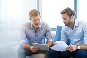 Consultant going over E&O